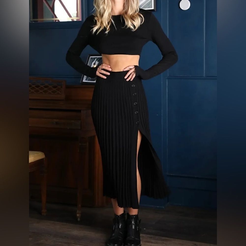 Black  Crop Top Skirt Set - Picture 3 of 9